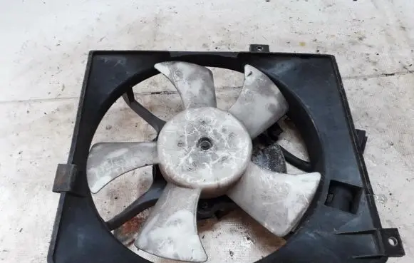 Mazda Xedos 6 Radiator cooling fan shroud