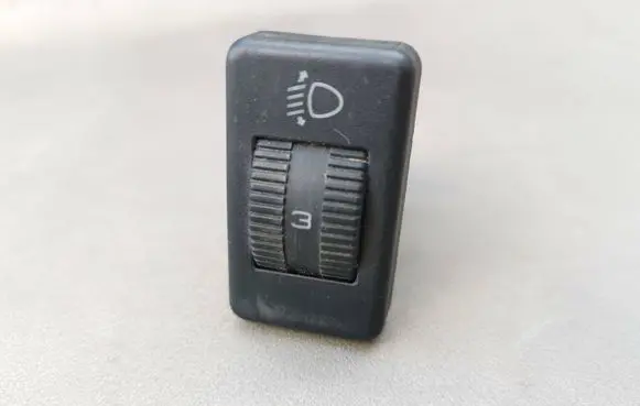 Volkswagen Golf III Headlight level height control switch 357941333 637800 58B31G56B