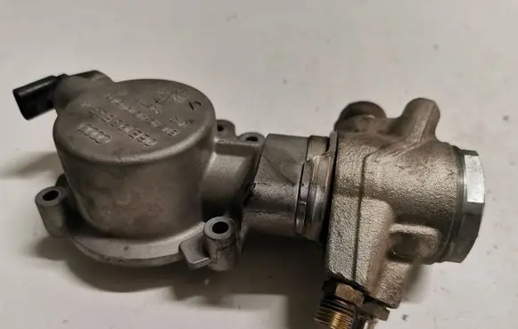 Audi A6 C7 Fuel injection high pressure pump 06E103535A
