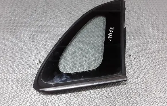 Rear side window