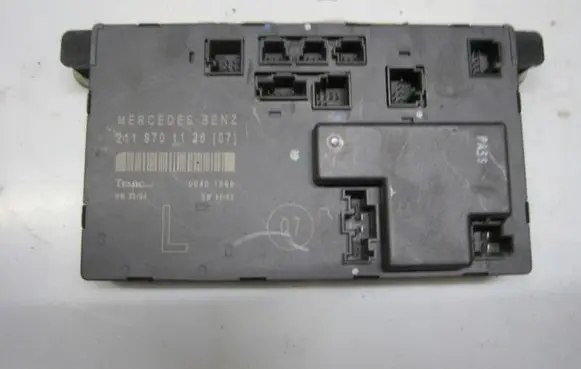 Mercedes-Benz E W211 Door control unit/module 2118701126