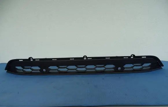 Volkswagen Tiguan Front bumper lower grill 5NA853677A