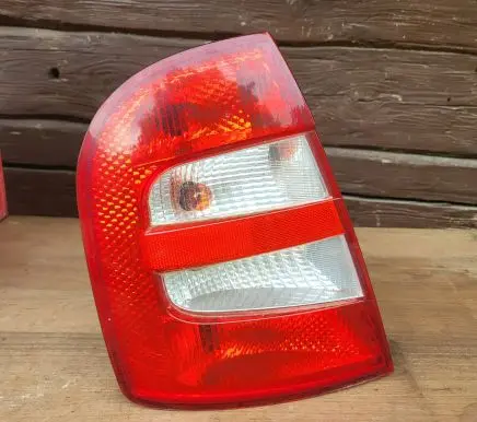 Skoda Fabia Mk1 (6Y) Rear/tail lights 6Y6945095B 6Y6945111B XU3X13405AE