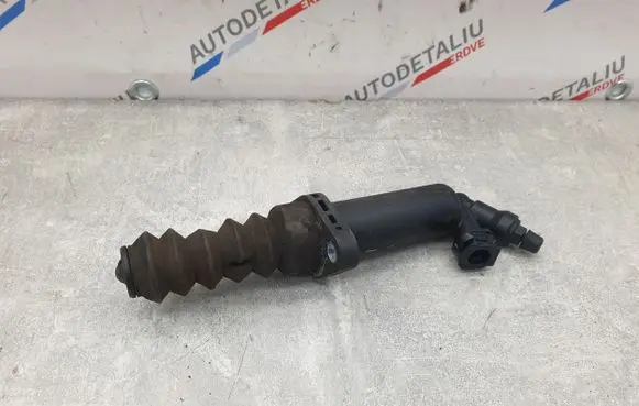 Clutch slave cylinder