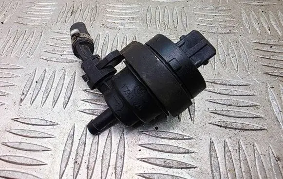 BMW 7 E38 Vacuum valve 1748875 02592030