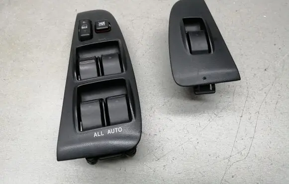 Toyota Avensis T250 Electric window control switch 54356022A 7423105140 8482005100