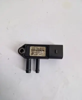Volkswagen Golf V Oil pressure sensor 076906051A