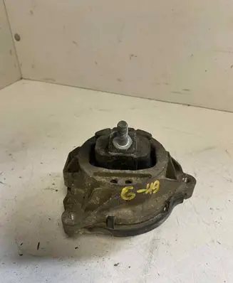Engine mount bracket
