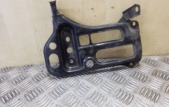 Toyota Avensis T270 Other engine bay part
