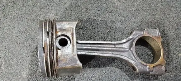 Mercedes-Benz E W210 Piston with connecting rod