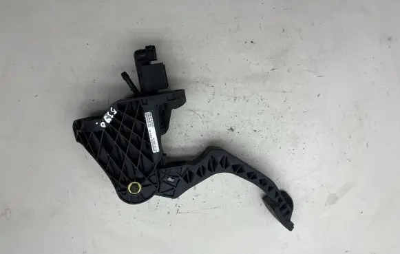 Volkswagen PASSAT B6 Clutch pedal 3C1721059AA 1K0721388F