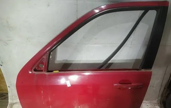 Honda CR-V Front door raudonos
