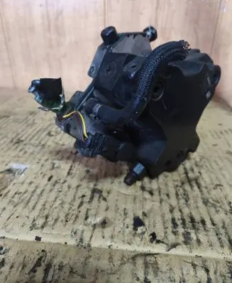 Volvo V50 Fuel injection high pressure pump 30756125 53021 0445010111