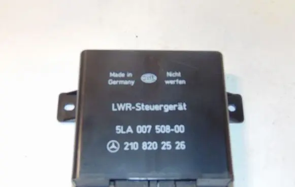 Mercedes-Benz E W210 Light module LCM A2108202526