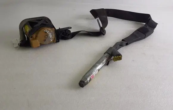 Opel Insignia A Front seatbelt 3063932AA A9D21