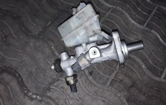 Mercedes-Benz C W203 Master brake cylinder A2034300002