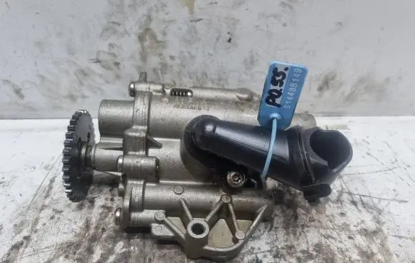 Volkswagen Golf VII Oil pump 04E115103F