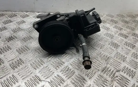 Mercedes-Benz C W204 Power steering pump 0064662601