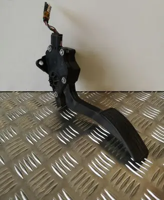 Subaru Outback Accelerator throttle pedal 36010AG140 1988007120 07N31B00733