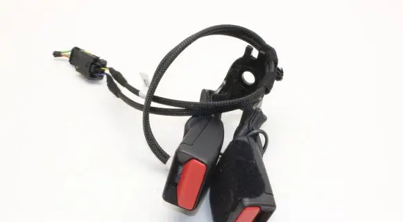 Peugeot 2008 II Middle seatbelt buckle (rear) 