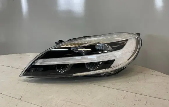 Volvo V40 Headlight/headlamp 31677018 107200216921 1049329