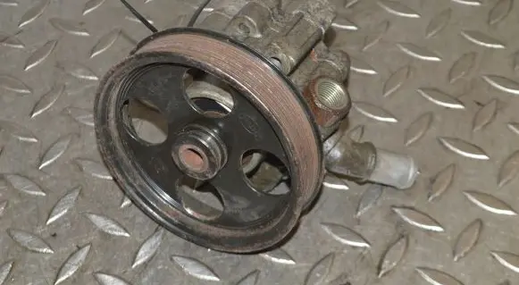Opel Insignia A Power steering pump 13309336
