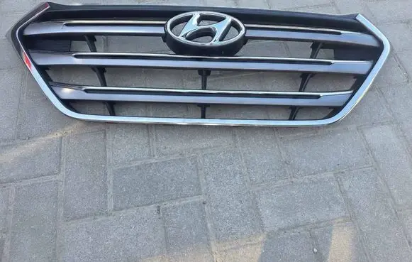 Hyundai Tucson TL Front bumper upper radiator grill 86351D7100
