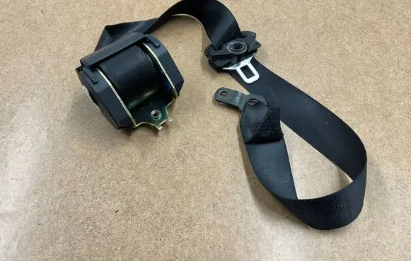BMW 3 E46 Front seatbelt 72118207955 8207955 566243500