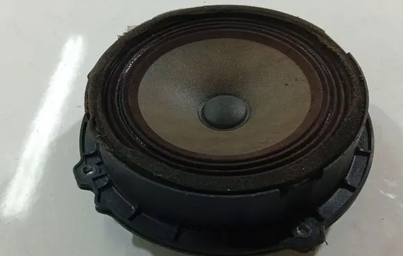 KIA Ceed Front door speaker 963301H010