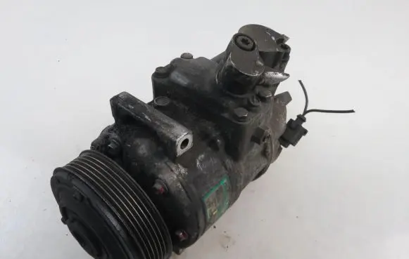 Volkswagen Golf V Air conditioning (A/C) compressor (pump) 1K0820803G