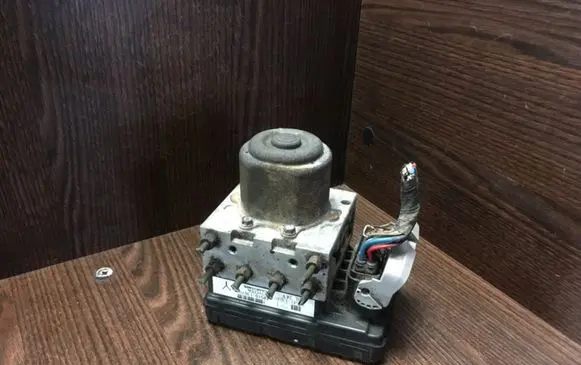 Toyota Corolla Verso E121 ABS Pump 8954113040 4451013070