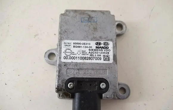 Hyundai Tucson JM ESP acceleration yaw rate sensor 956902E310