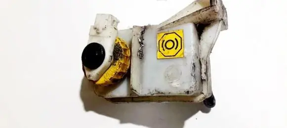 Brake fluid reservoir