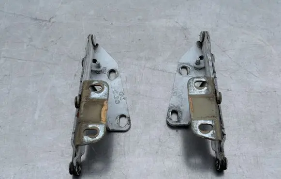 Mercedes-Benz Sprinter W906 Engine bonnet/hood hinges 9067500021 9067500121