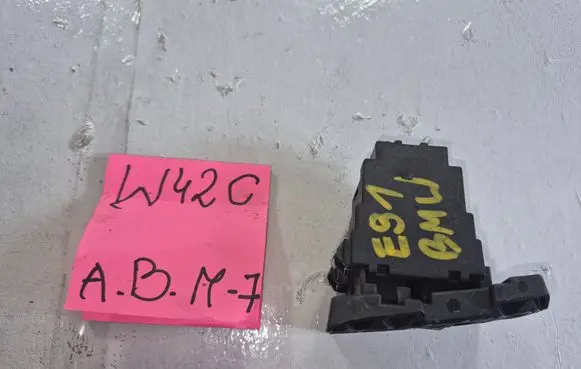 BMW 3 E90 E91 Tailgate glass/window release handle 61319200673