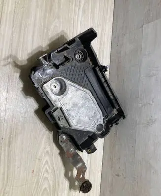 Nissan Juke II F16 Battery box tray 648947355R