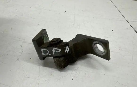 Volkswagen Polo V 6R Front door lower hinge 7N0831407