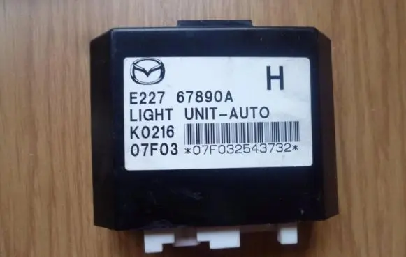 Mazda CX-7 Light module LCM E22767890A K202