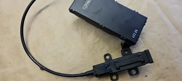 Mercedes-Benz SL R230 Keyless (KESSY) go control unit/module A2308200075 2308200075