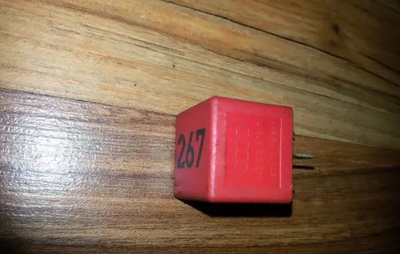 Volkswagen PASSAT B5 Other relay 443919578C 267