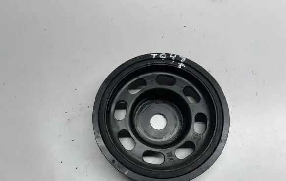 Volkswagen Jetta VII Crankshaft pulley 04E105243M