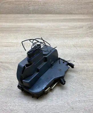 Nissan Primera Rear door lock 113339