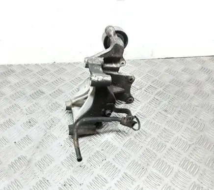 Hyundai Tucson JM Engine mounting bracket