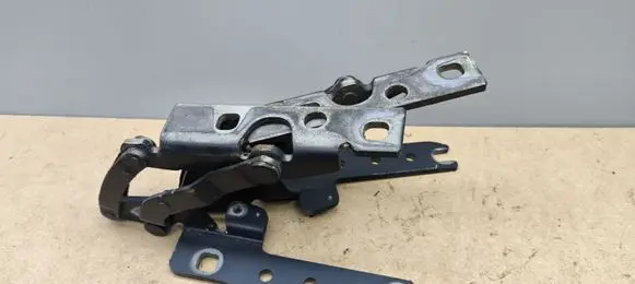 Engine bonnet/hood hinges
