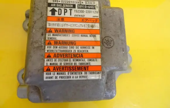 Suzuki Baleno EG Airbag control unit/module 38910-64G11 3891064G11