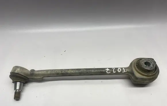 Mercedes-Benz C W204 Front lower control arm/wishbone 2042317