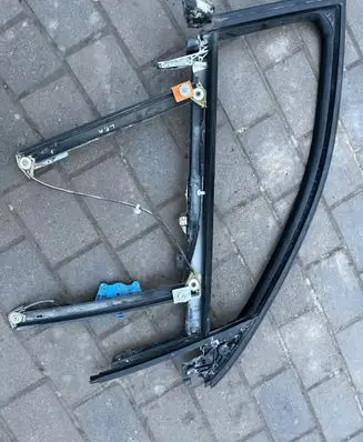 Audi A4 S4 B7 8E 8H Front door window/glass frame 8E0837630