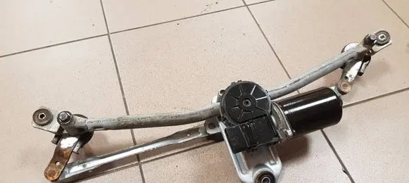 KIA Sportage Front wiper linkage and motor