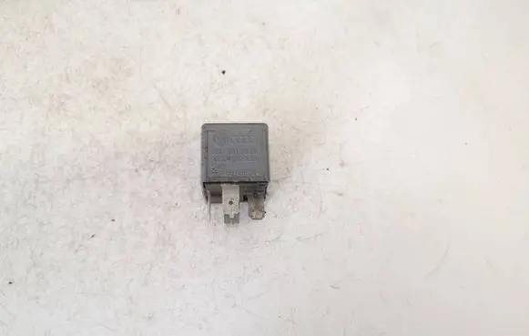 Volkswagen PASSAT B5 Other relay 8d0951253a v23134-b52-x301