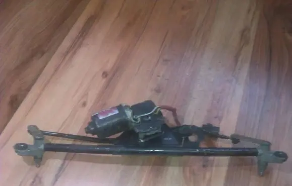 Hyundai Santa Fe Front wiper linkage and motor